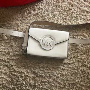 MK waist belt bag in excellent condition
